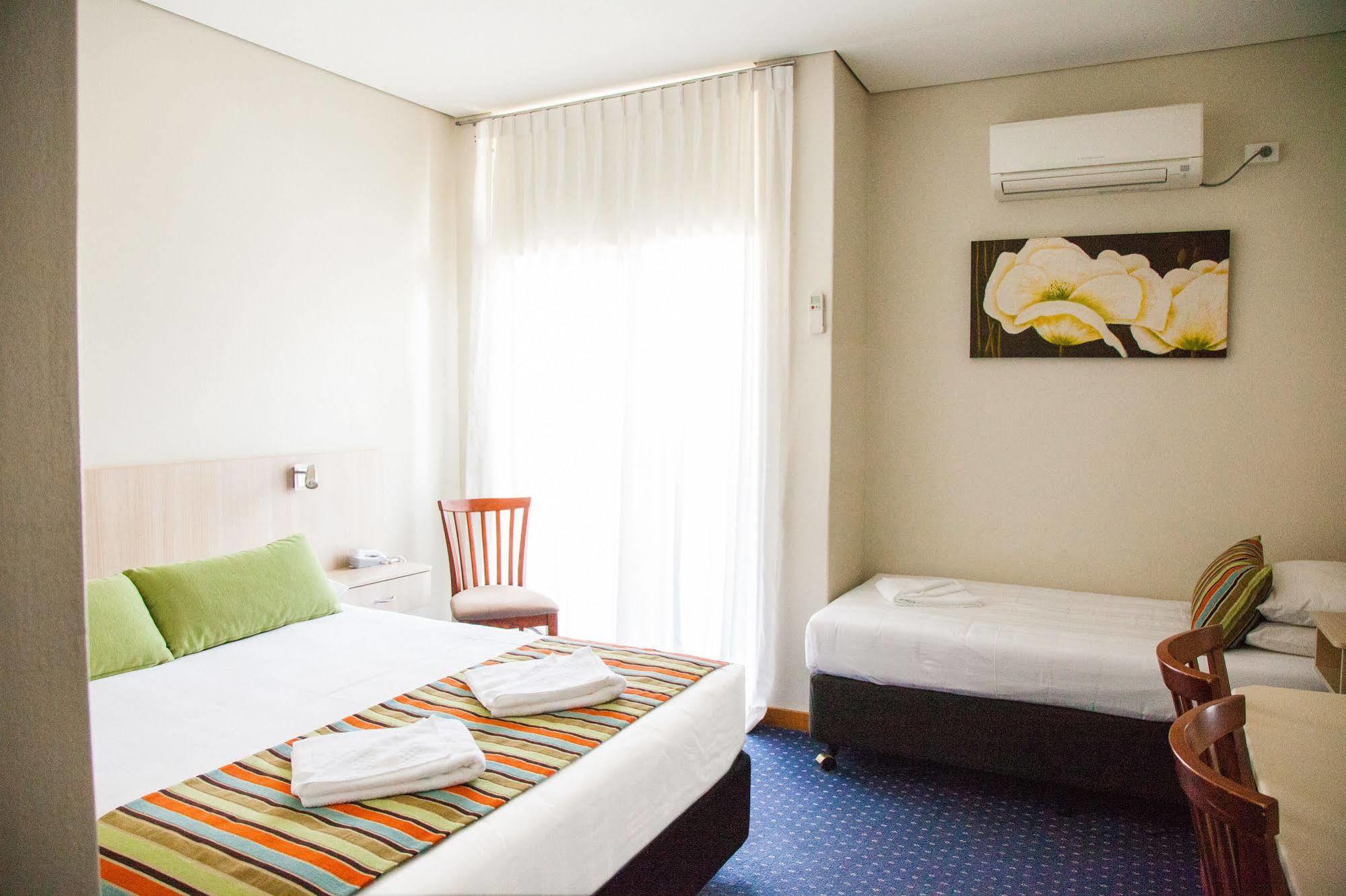 Tudor Inn Newcastle Bagian luar foto