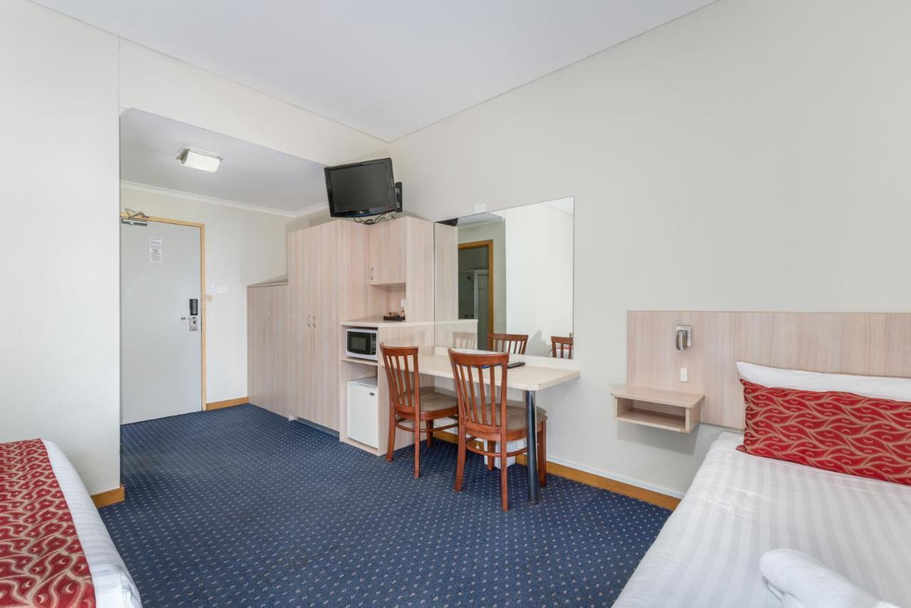 Tudor Inn Newcastle Bagian luar foto